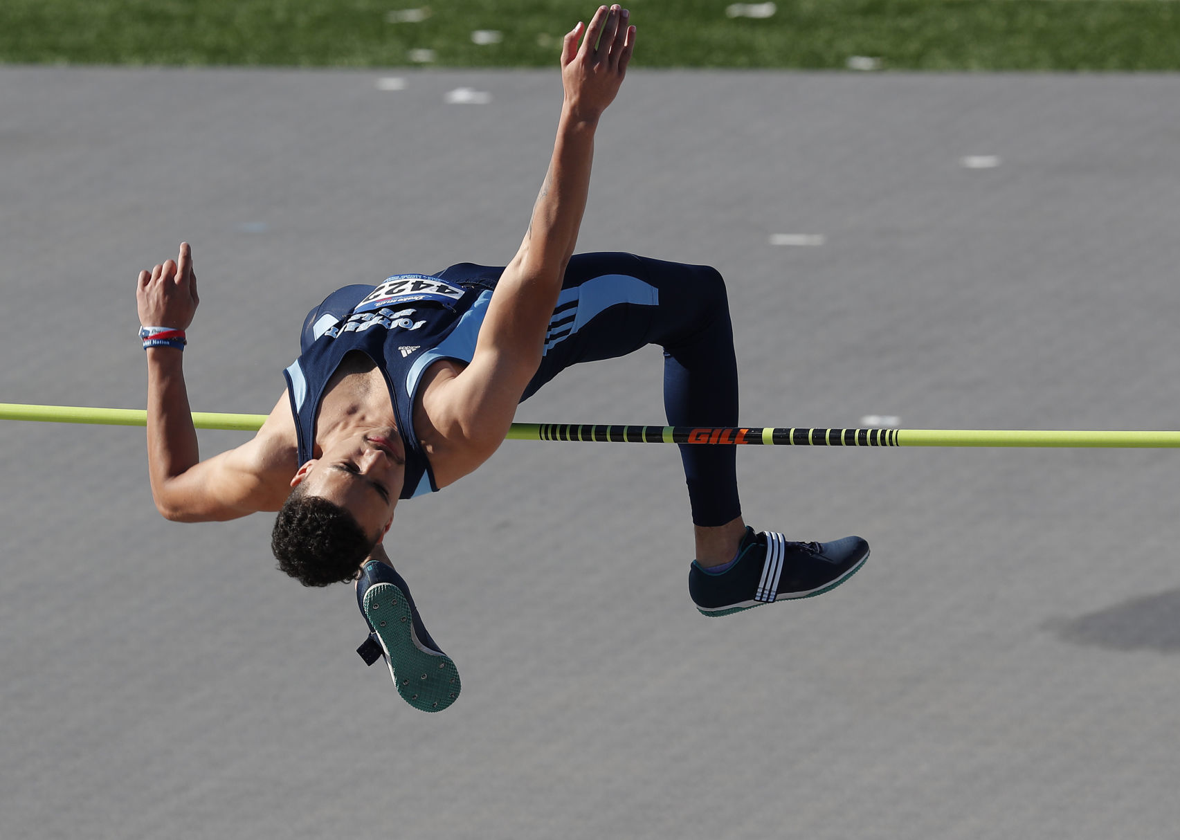 042518mp-DrakeRelays-boys-highjump-3